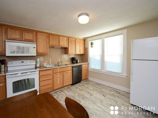 Building Photo - 5022I