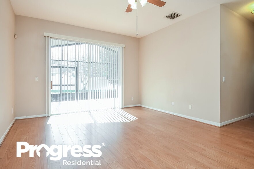 Building Photo - 537 Breezy Oak Way