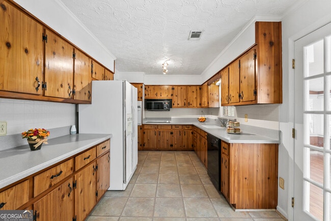 Building Photo - 4205 S Hurt Rd SW