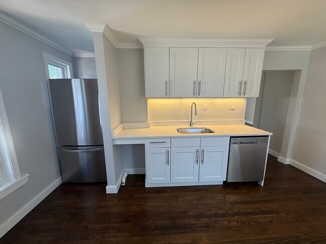 Building Photo - 30 Thornley St