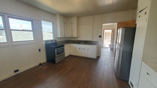 Building Photo - 1138 Kamaile St