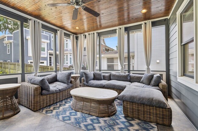 Building Photo - 2310 Vaulx Ln