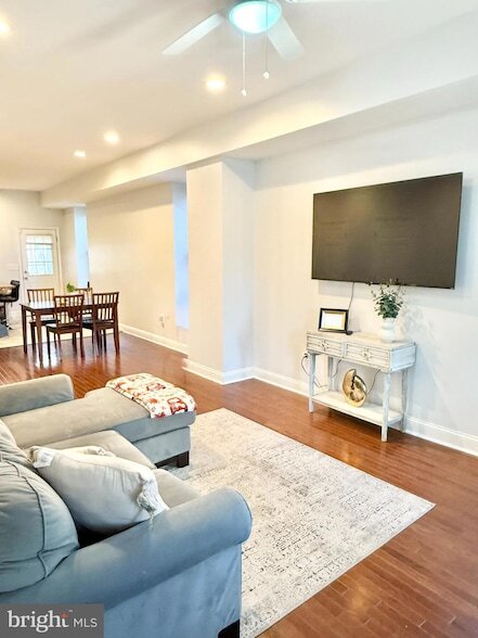 Primary Photo - 151 Hall St