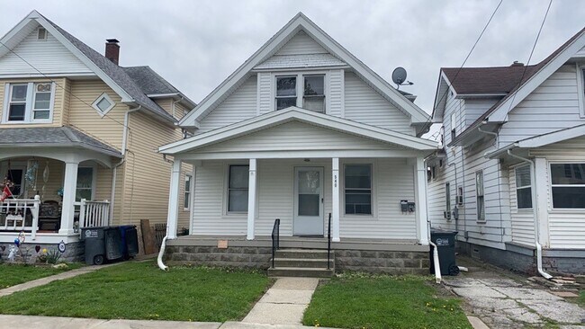 Primary Photo - 540 E Park