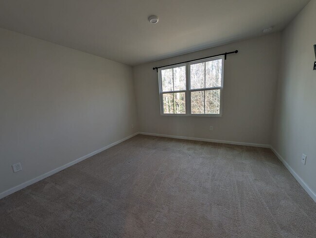 Building Photo - Pristine Townhome located in the North End Commons Community!