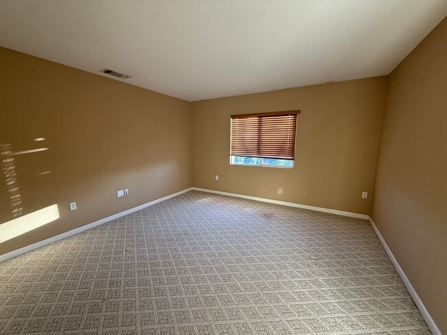 Building Photo - 3965 Collins St