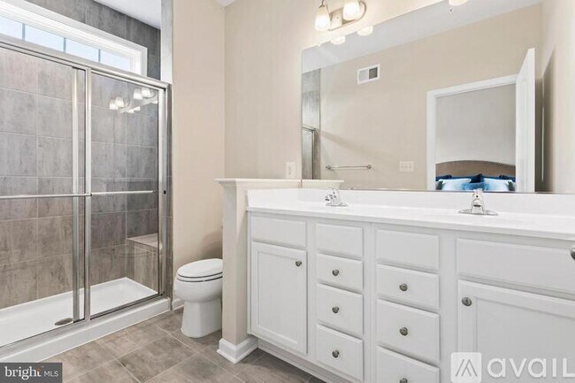 Building Photo - 211 Spring Bank Ave