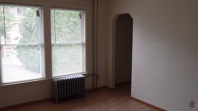 Building Photo - 635 Howard Pl