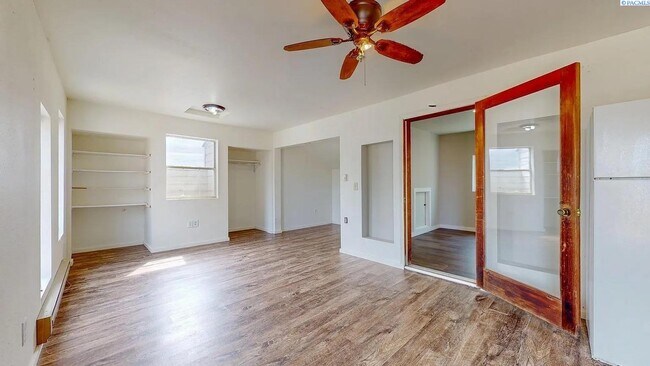 Building Photo - 3 bedroom, 3 bath home in Kennewick