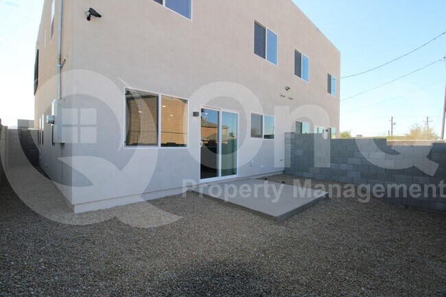 Building Photo - 2516 E Broadway Rd