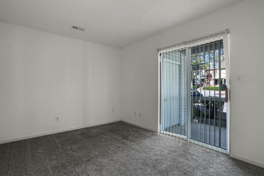 Building Photo - 8901 N Swan Cir