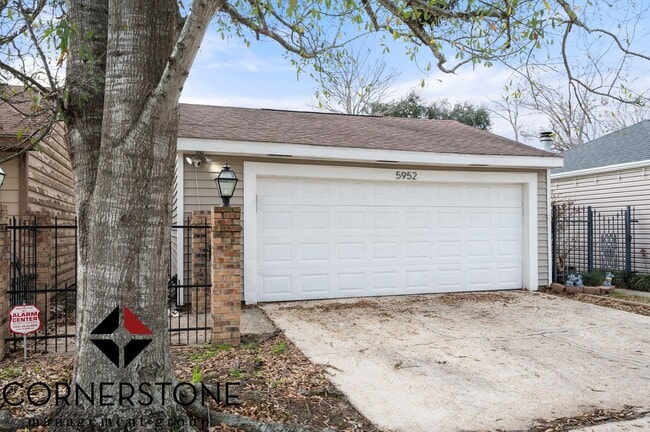 Building Photo - 3 bedroom home LOCATED OFF OF JONES CREEK ROAD!