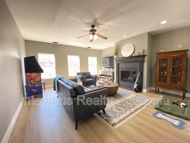 Building Photo - 301 Station Trl