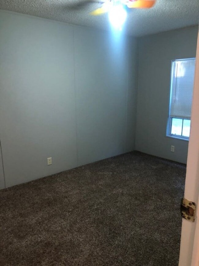 Building Photo - 3 Bedroom Doublewide for Rent