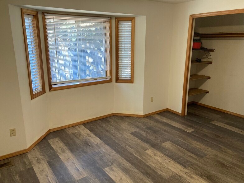 Building Photo - 60637 Devon Cir