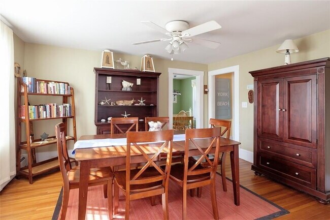 Building Photo - Winter Rental, Spacious Coastal Retreat Ju...