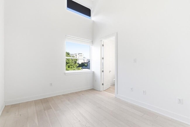 Building Photo - 775 Juniper St NE