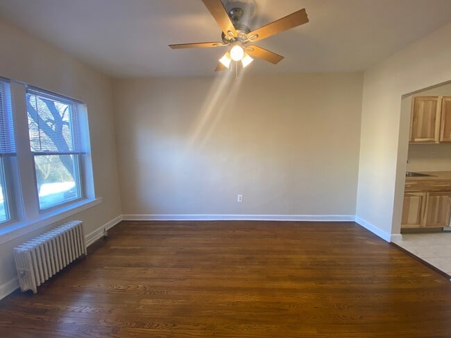 Building Photo - 1341 W Touhy Ave