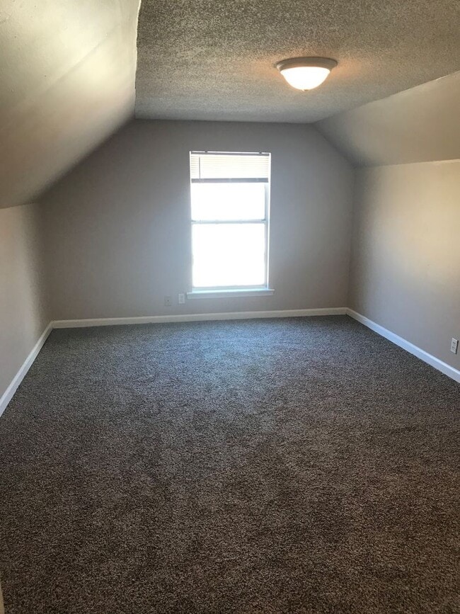 Building Photo - 2563B Carriage Dr