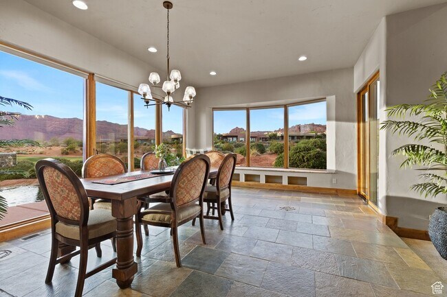 Building Photo - 2410 W Entrada Trail