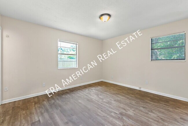 Building Photo - 1221 Albuquerque Cir