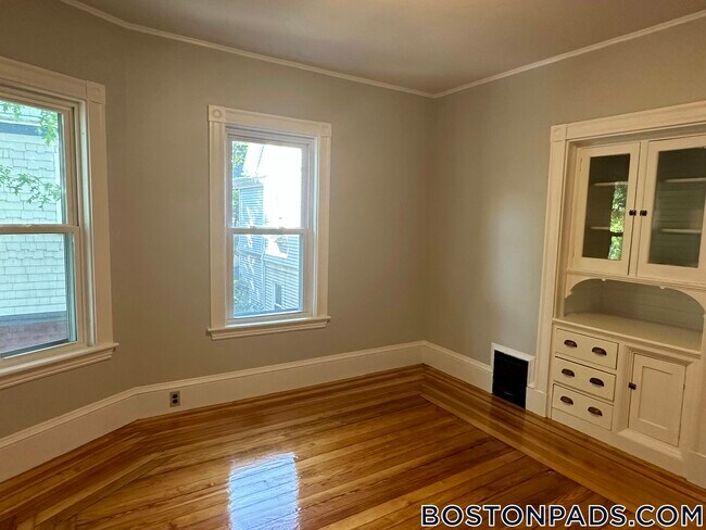 Building Photo - 57 Hawthorne St