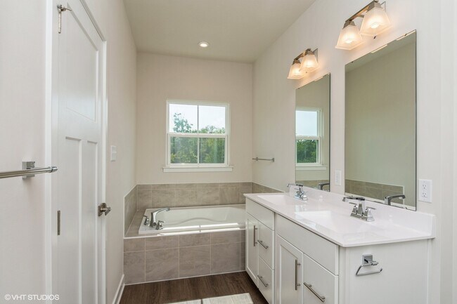 Building Photo - 6902 Sycamore Way