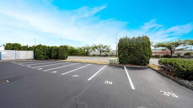 Building Photo - 2 Bed 1 Bath - Pet per Approval - Downtown Location - NAS Whidbey