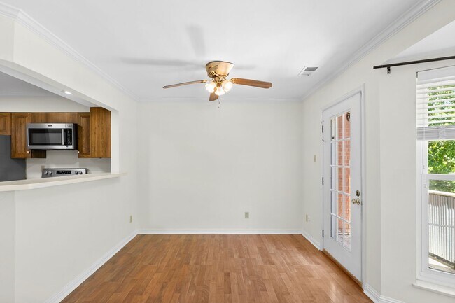 Building Photo - Spacious 1,440 SF Central West End Home with Garage Parking, Pool Access & Close to BJC/WashU