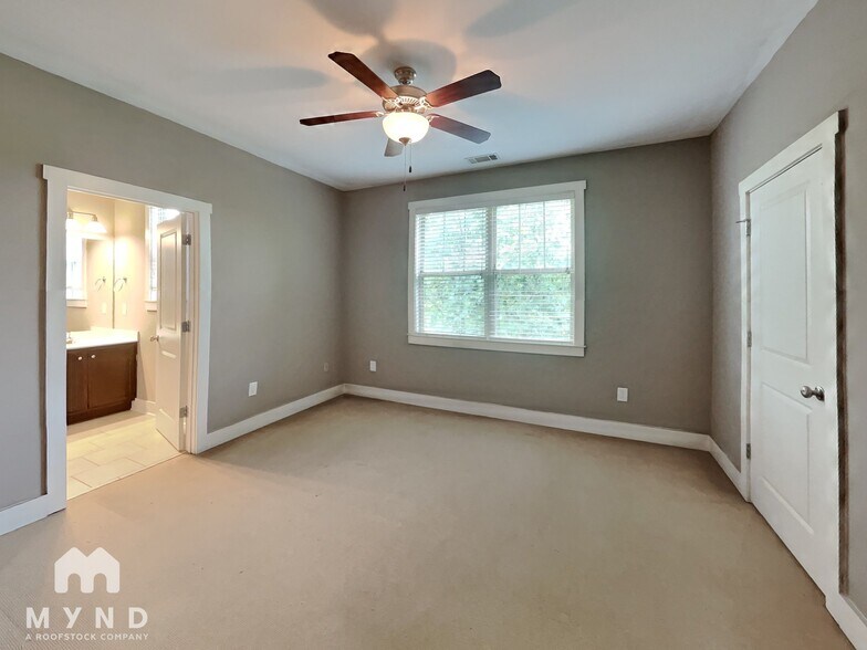 Building Photo - 169 Herring St