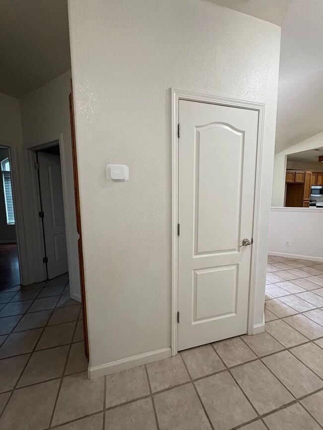 Building Photo - 3 Bedroom Home