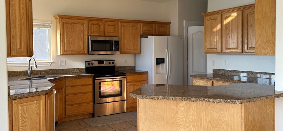 Building Photo - 228 E Delgada Ln