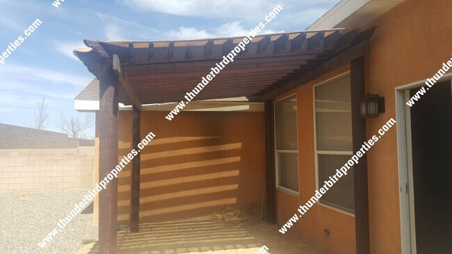 Building Photo - Ventana Ranch - 3 bedroom, 2 bath home near parks