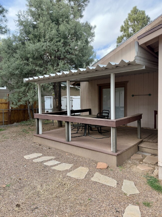 Building Photo - 1721 W Huning