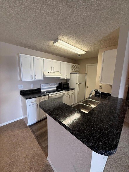 Building Photo - 2533 Grassy Point Dr