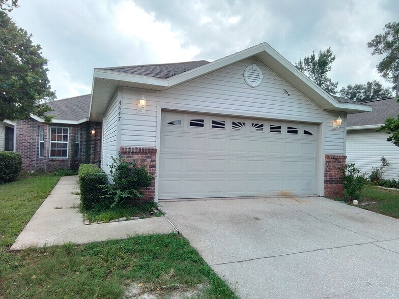 Building Photo - 4847 NW 78th Rd