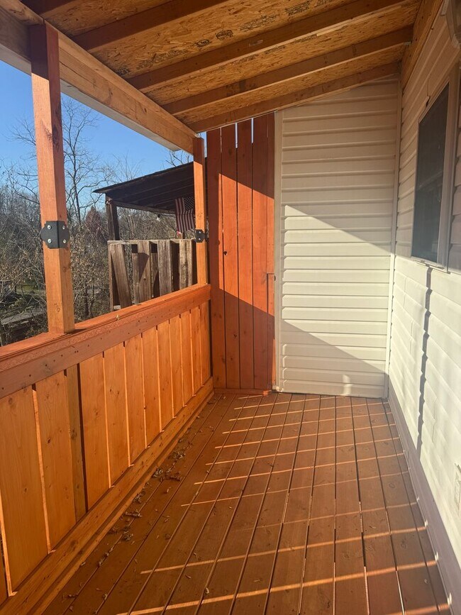 Building Photo - Updated Townhouse In Hunter Hills