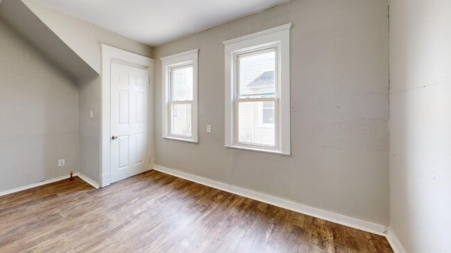 Building Photo - 5 bedroom/1 bath, Old Brooklyn