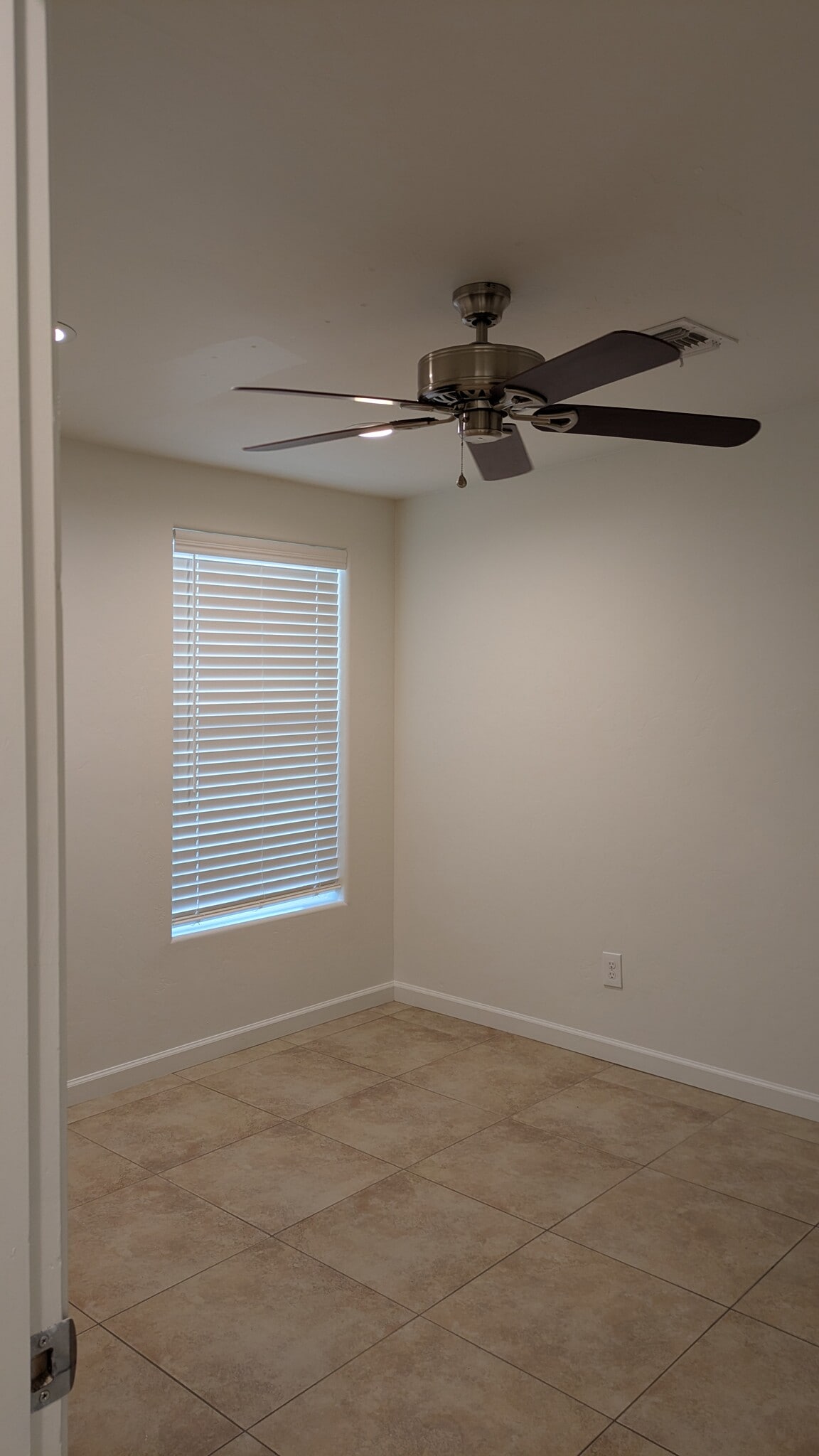 Building Photo - 427 East Waverly Street