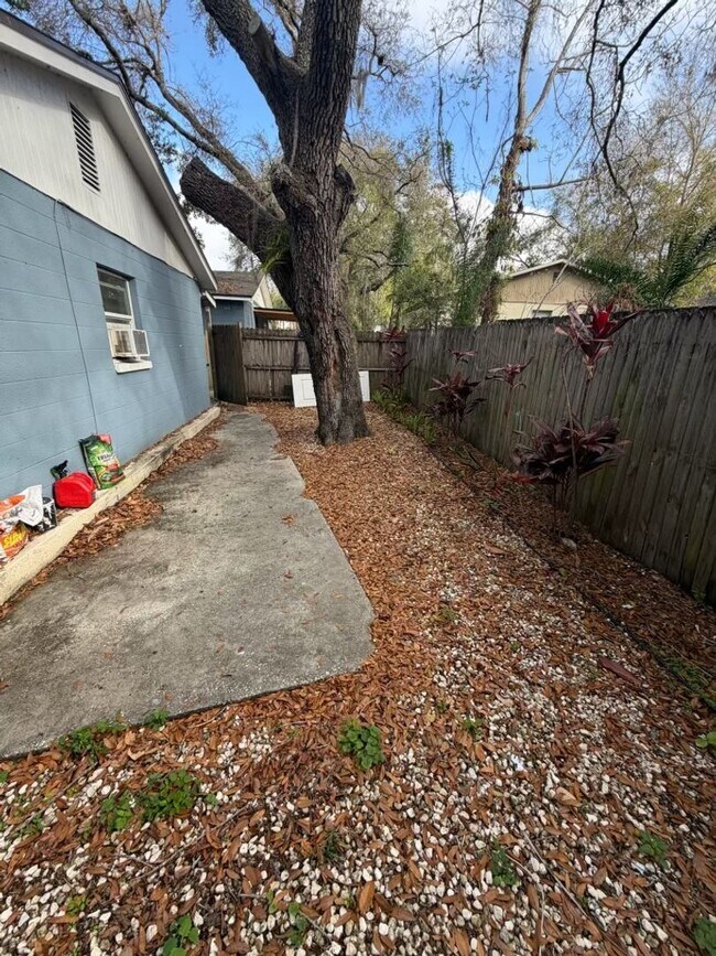 Building Photo - 3813 E Miller Ave