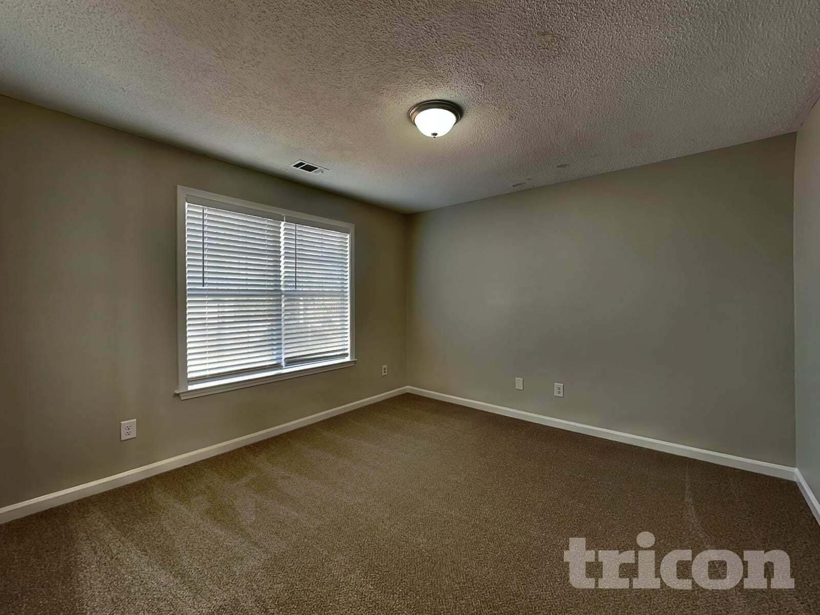 Building Photo - 1016 Forest Glen