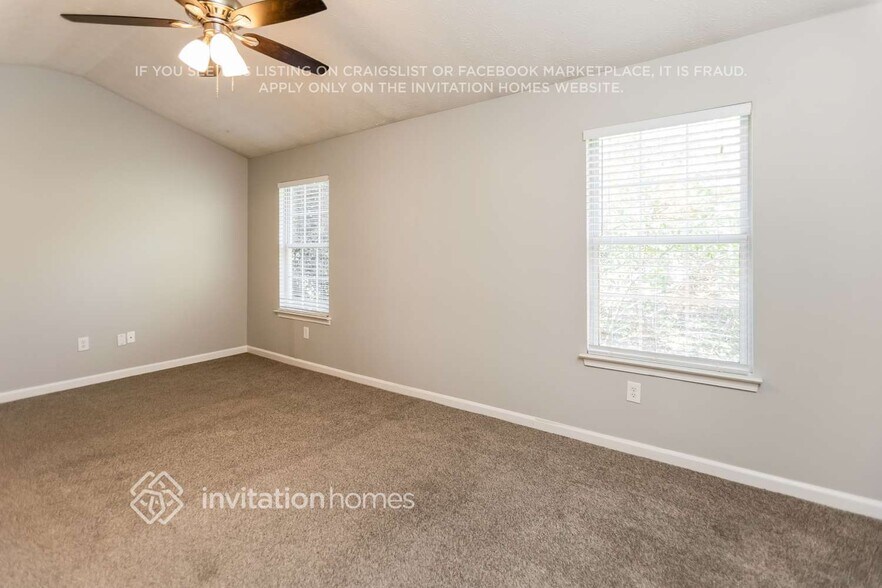 Building Photo - 28 Whitlock Square SW