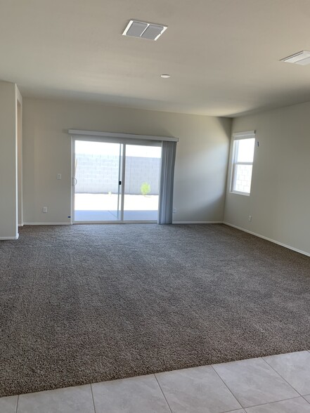 Living Room - 1025 W Falls Canyon Dr