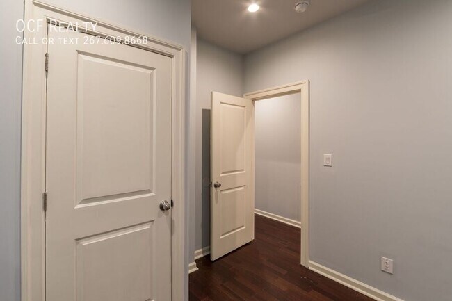 Building Photo - 723 S 56th St