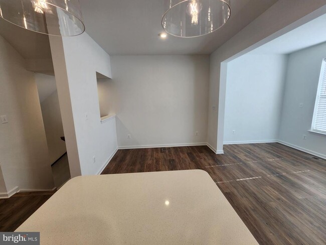 Building Photo - 477 Husky Trl