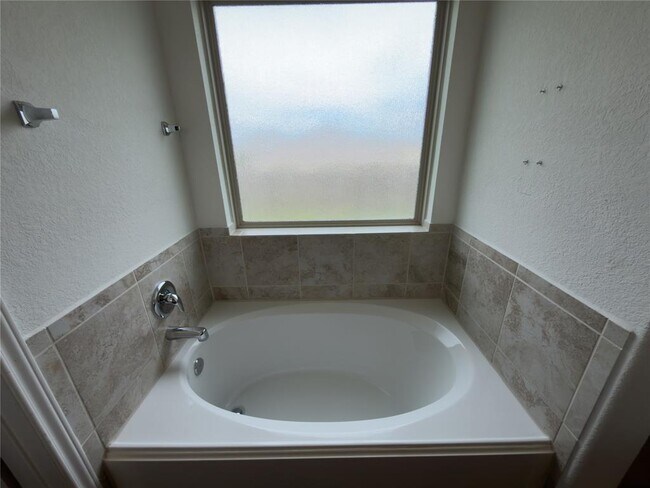 Building Photo - 21417 Wilmiller Ln