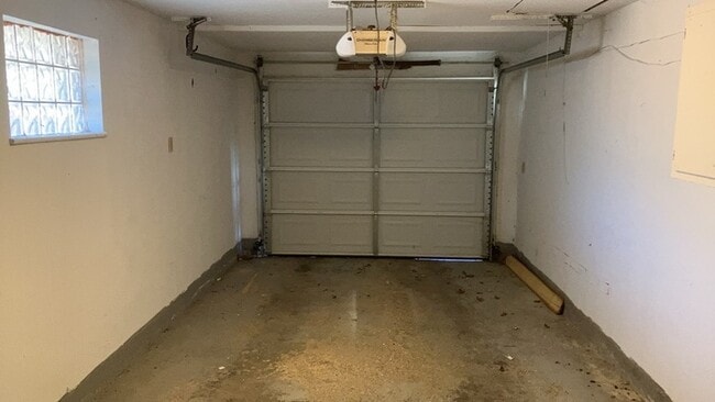 Building Photo - 6045 Ansbury Dr