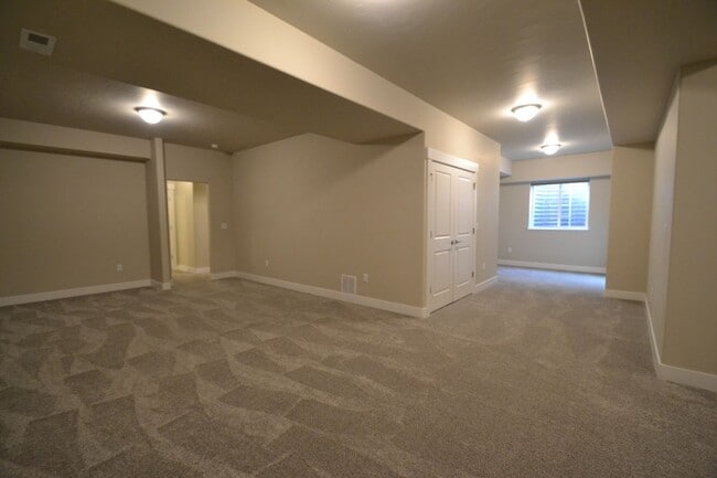 Building Photo - 3 Bedroom Ranch with Finished Basement Available Now!