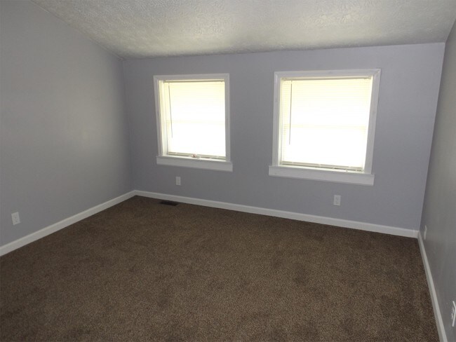 Building Photo - 860 N Lincoln St