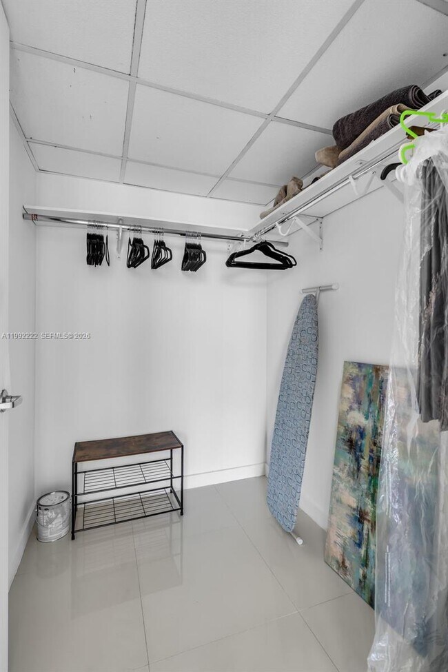 Building Photo - 495 Brickell Ave